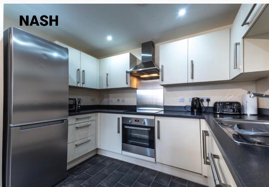 Stylish 2 Bedroom Apartment-Short Term Lets & Serviced Accomodation Ридинг Экстерьер фото