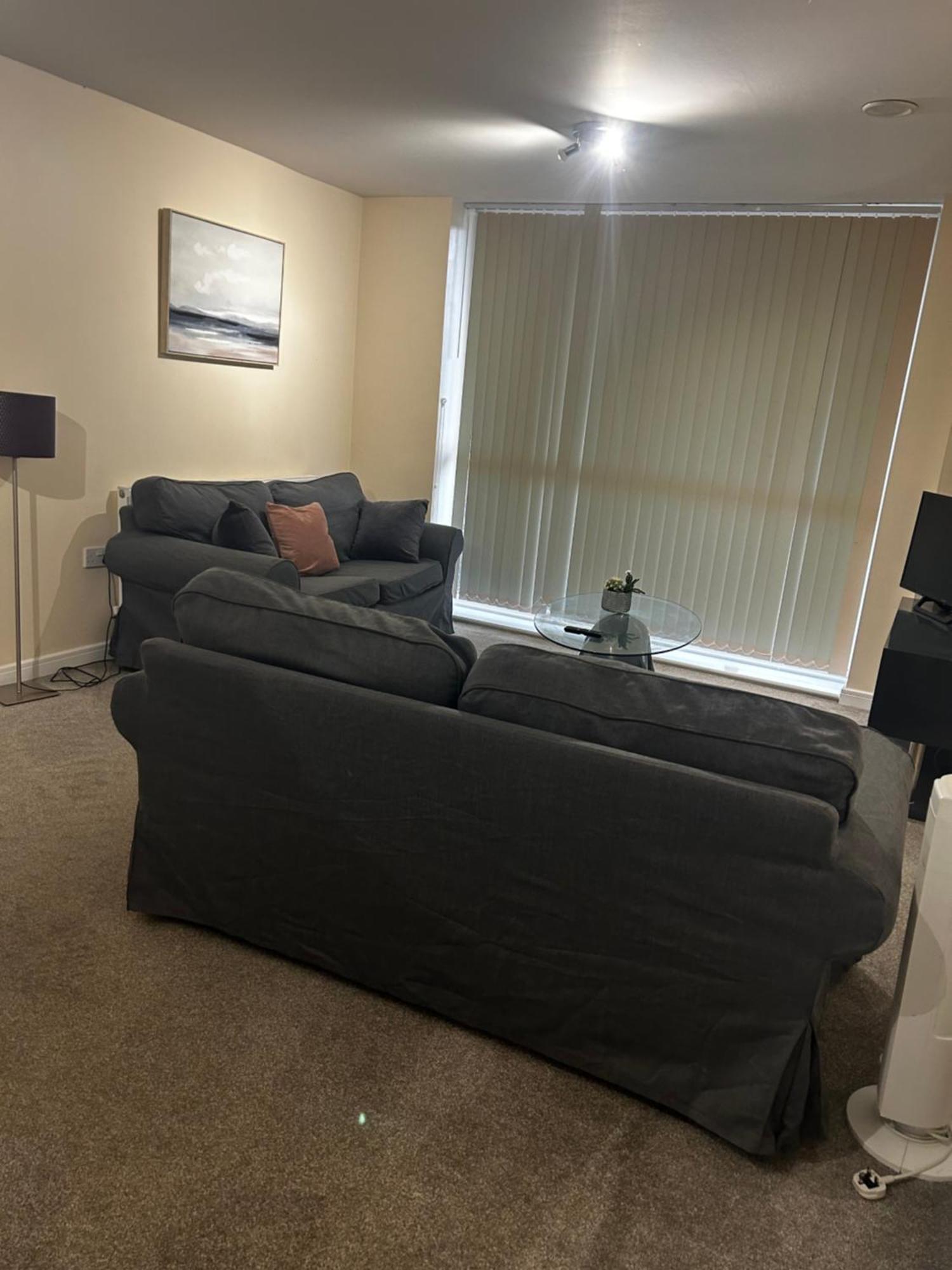 Stylish 2 Bedroom Apartment-Short Term Lets & Serviced Accomodation Ридинг Экстерьер фото