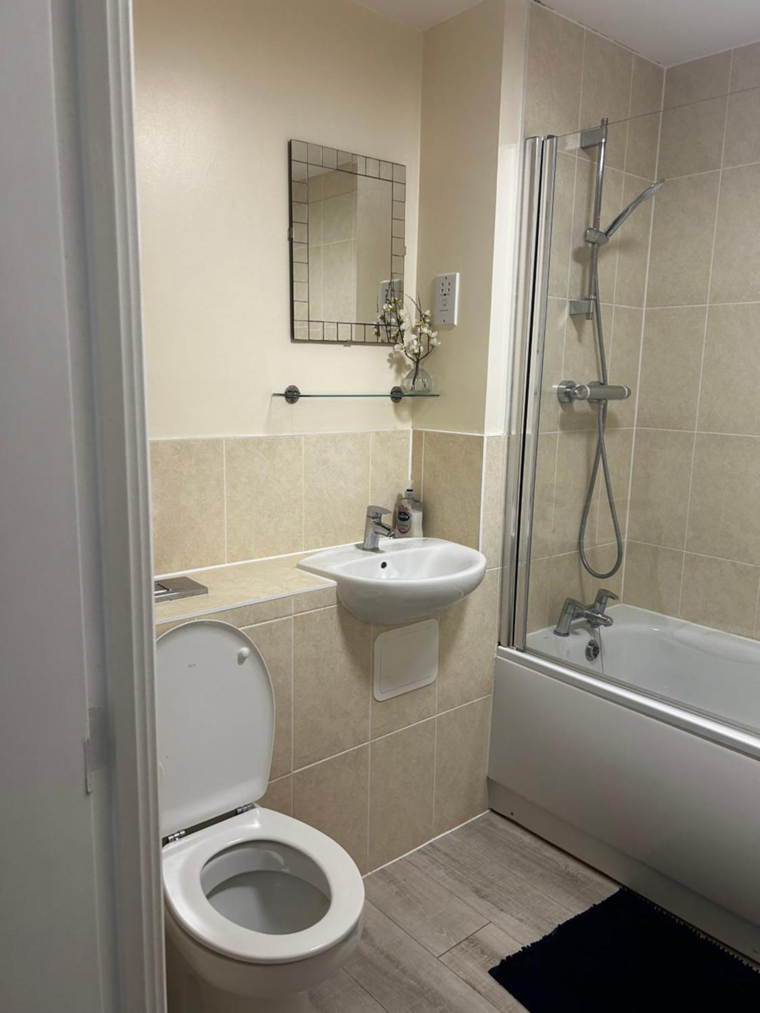 Stylish 2 Bedroom Apartment-Short Term Lets & Serviced Accomodation Ридинг Экстерьер фото