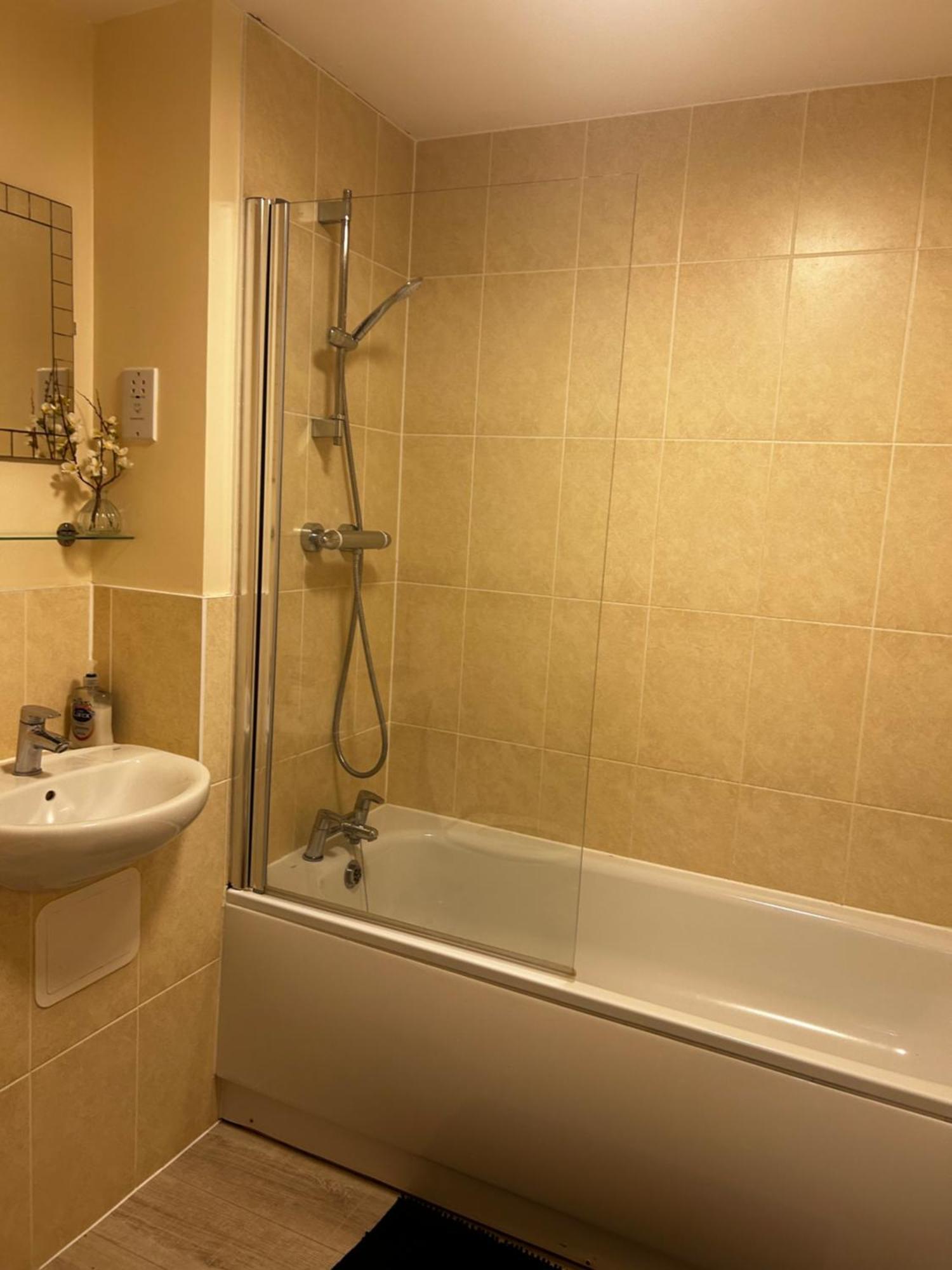 Stylish 2 Bedroom Apartment-Short Term Lets & Serviced Accomodation Ридинг Экстерьер фото
